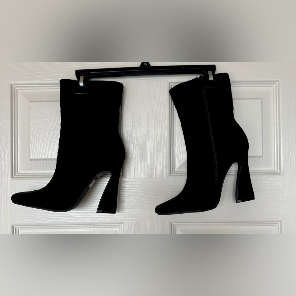 Wild Diva Black Heeled Boots with Medium Block Heel